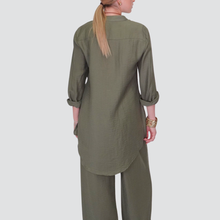 Carica l&#39;immagine nel visualizzatore di Gallery, Vicolo camicia over con collana 55% viscosa 23% lino Art TD2857
