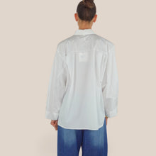 Carica l'immagine nel visualizzatore di Gallery, Tensione in camicia over manica ampia 100% cotone Art W26C784
