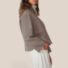Carica l'immagine nel visualizzatore di Gallery, Maryley giacchina over tortora 50% lana 5% cashmere Art 26IB859
