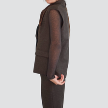 Carica l&#39;immagine nel visualizzatore di Gallery, Tensione in blazer over smanicato doppio petto Art 26D1022
