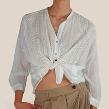 Carica l'immagine nel visualizzatore di Gallery, Tensione in camicia over ricamata 84% cotone 16% seta Art S26CF85
