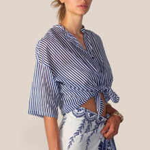 Carica l'immagine nel visualizzatore di Gallery, Tensione in camicia over rigata blu mussola 100% cotone Art PE260449
