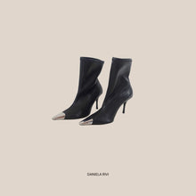 Carica l'immagine nel visualizzatore di Gallery, Divine Follie stivaletto nappa elasticiczzata nero  tacco 8 cm punta metallo Art POL01
