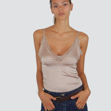 Carica l&#39;immagine nel visualizzatore di Gallery, Dixie body satin con pizzo 97% viscosa Art B352Y002
