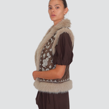 Carica l&#39;immagine nel visualizzatore di Gallery, Dixie gilet eco montone ricamato con pelliccia interno trapuntato Art L945Y025X
