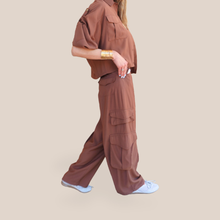 Carica l'immagine nel visualizzatore di Gallery, Tensione in pantalone cargo con cintura 90% viscosa Art LH260 ( camicia Art LH903 )
