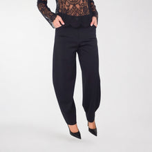 Carica l'immagine nel visualizzatore di Gallery, Tensione in pantalone balloon punto milano 58% viscosa Art 27P6771 ( blazer Art 27B6770 )
