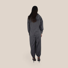 Carica l'immagine nel visualizzatore di Gallery, Philia Loft pantalone gessato pinces elastico vita polsino fondo 35% viscosa Art D03E0273 ( Camicia Art D03E0272 )
