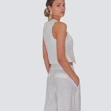 Carica l&#39;immagine nel visualizzatore di Gallery, Tensione in completo gilet pantalone goffrato 84% viscosa Art 25C7632
