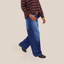 Carica l'immagine nel visualizzatore di Gallery, Tensione in jeans gamba ampia con cintura 100% cotone Art W26P653
