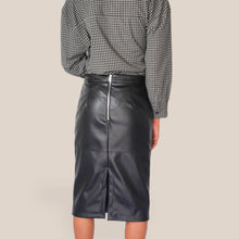 Carica l'immagine nel visualizzatore di Gallery, Vicolo Gonna Eco-Pelle Art TAC0467 ( Camicia Art TAC0873 )
