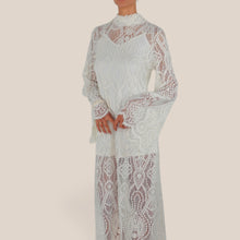Carica l'immagine nel visualizzatore di Gallery, Tensione in abito lungo pizzo con sottoveste manica trapezio spacco retro 36% cotone 26% viscosa  Art W26XA15
