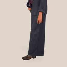 Carica l'immagine nel visualizzatore di Gallery, Haveone pantalone palazzo gessato elastico retro Art PIA-R283 ( Blazer JIA-R080 )
