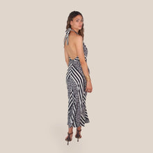 Carica l'immagine nel visualizzatore di Gallery, Haveone abito fantasia incrocio con nodo anello accessorio 100% viscosa Art AMA-Q223
