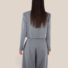Carica l'immagine nel visualizzatore di Gallery, Vicolo blazer grigio crop gessato allacciatural aterale Art TAC0602 ( pantalone Art TAC0603 )
