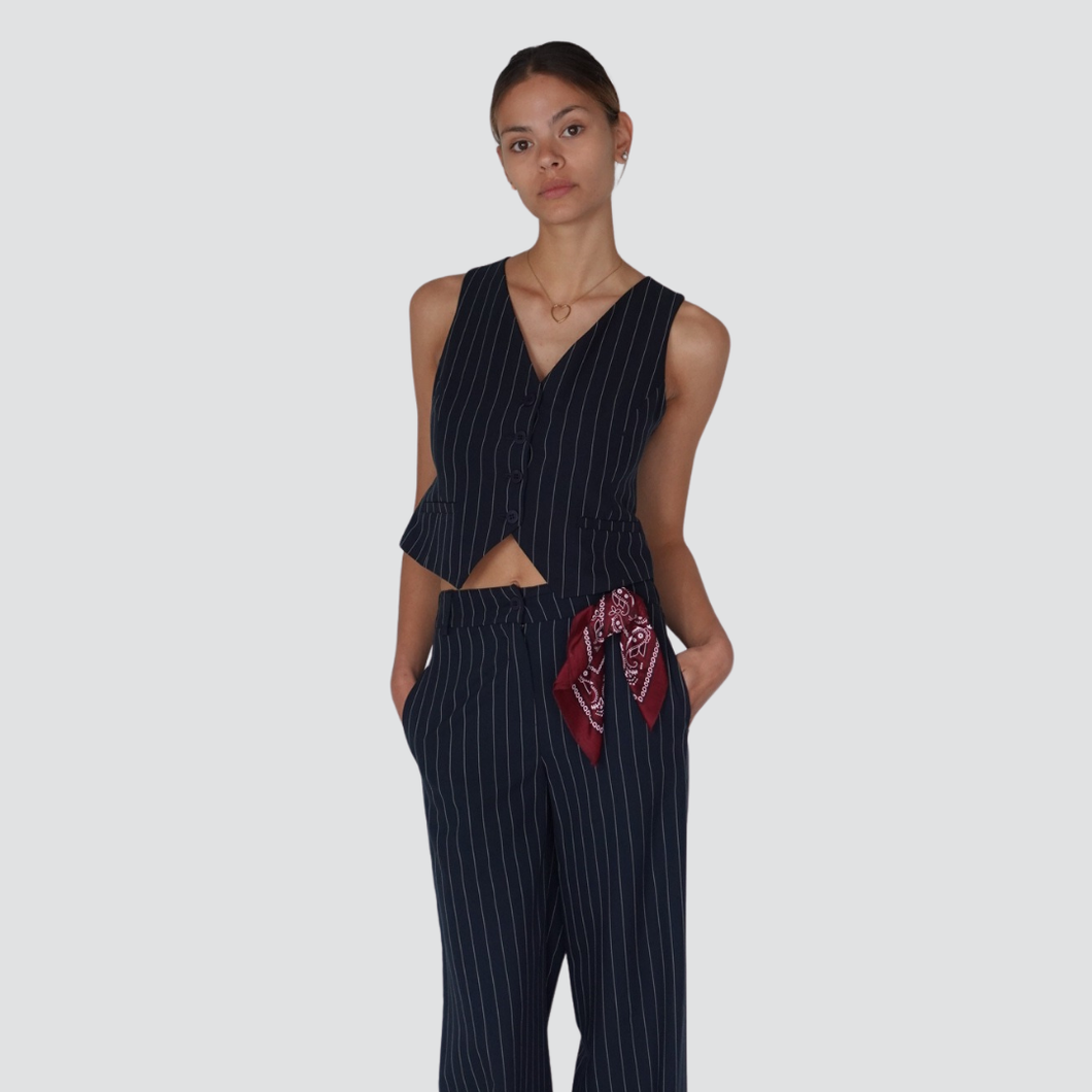 Tensione in completo gessato gilet più pantalone con bandana Art 25C7125