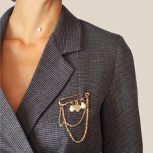 Carica l'immagine nel visualizzatore di Gallery, Vicolo blazer doppio petto con spilla moro nero art TAC1349 ( gonna Art TAC1348 )
