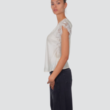 Carica l&#39;immagine nel visualizzatore di Gallery, Philia Loft top scollo V con pizzo 100% viscosa Art D01E0463
