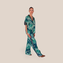 Carica l'immagine nel visualizzatore di Gallery, Dixie pantalone palazzo fantasia elastico vita 100% viscosa Art PDQF1BUA ( blusa Art CFFM1BUA )
