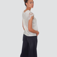 Carica l&#39;immagine nel visualizzatore di Gallery, Philia Loft top scollo V con pizzo 100% viscosa Art D01E0463

