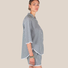 Carica l'immagine nel visualizzatore di Gallery, Vicolo camicia over rigata nero/naturale con bordino 60% cotone Art TAB2381
