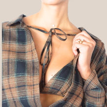 Carica l'immagine nel visualizzatore di Gallery, VICOLO Camicia scollo profondo con top 25% Cotone Art TAC0960 ( Gonna Art TAC0948)
