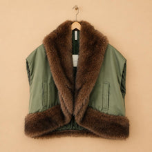 Carica l'immagine nel visualizzatore di Gallery, Tensione in Gilet Pelliccia Verde Militare Art FW260003
