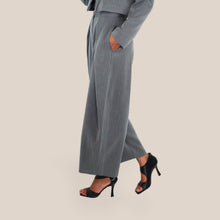 Carica l'immagine nel visualizzatore di Gallery, Vicolo pantalone balloon  pinces Art TAC0603 ( blazer Art TAC0602 )
