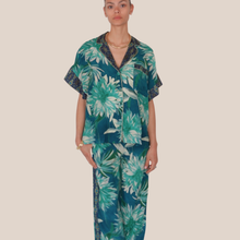 Carica l'immagine nel visualizzatore di Gallery, Dixie camicia over fantasia 1005 viscosa Art CFFM1BUA ( pantalone Art PDQF1BUA )

