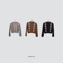 Carica l&#39;immagine nel visualizzatore di Gallery, Philia Loft maglia rombi 100% lana Art F01O0297
