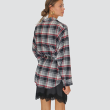 Carica l&#39;immagine nel visualizzatore di Gallery, Tensione in abito chemisier flanella con cintura e sottoveste satin fondo pizzo Art FW250077C
