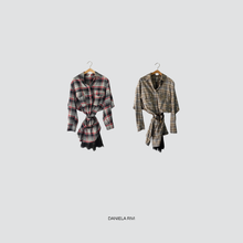 Carica l&#39;immagine nel visualizzatore di Gallery, Tensione in abito chemisier flanella con cintura e sottoveste satin fondo pizzo Art FW250077C
