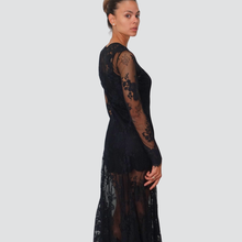 Carica l&#39;immagine nel visualizzatore di Gallery, Tensione in abito pizzo con sottoveste corto balza fondo 52% cotone Art W25X476
