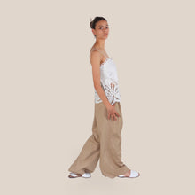 Carica l'immagine nel visualizzatore di Gallery, Tensione in pantalone palazzo pinces tela leggera 100% cotone  Art 26P4835
