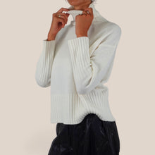 Carica l'immagine nel visualizzatore di Gallery, Tensione in maglia collo alto 100% lana Art WL938
