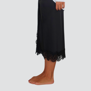 Tensione in gonna midi satina spacco laterale pizzo Art 37527