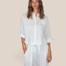 Carica l'immagine nel visualizzatore di Gallery, Tensione in camicia over con taschino fondo sfrangiato 100% lino Art S26CD54
