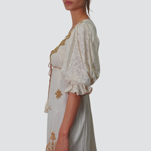 Carica l&#39;immagine nel visualizzatore di Gallery, Susy mix abito beige con ricami e applicazioni 100% cotone Art VE204
