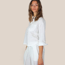 Carica l'immagine nel visualizzatore di Gallery, Tensione in camicia over con taschino fondo sfrangiato 100% lino Art S26CD54
