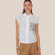 Carica l'immagine nel visualizzatore di Gallery, Tensione in camicia over senza maniche taschino pailllettes 100% cotone Art S26CE22

