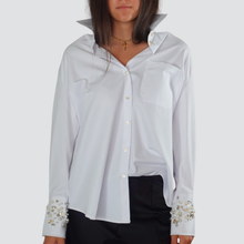 Carica l&#39;immagine nel visualizzatore di Gallery, Tensione in camicia over polsino applicazione con taschino 45% cotone Art 37397
