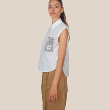 Carica l'immagine nel visualizzatore di Gallery, Tensione in camicia over senza maniche taschino pailllettes 100% cotone Art S26CE22
