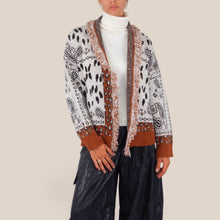 Carica l'immagine nel visualizzatore di Gallery, Tensione in cardigan stampa bandana misto lana con frange Art W6HMG63
