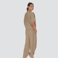 Carica l&#39;immagine nel visualizzatore di Gallery, Tensione in pantalone puro lino con cintura borchie Art S25PE21

