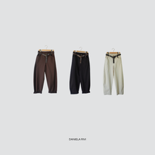Carica l'immagine nel visualizzatore di Gallery, Haveone pantalone baloon con cintura 97% cotone Art PVE-P244
