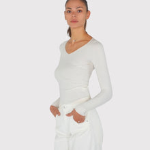 Carica l'immagine nel visualizzatore di Gallery, Vicolo maglia aderente costina scollo V 60% viscosa Art 2AC2179
