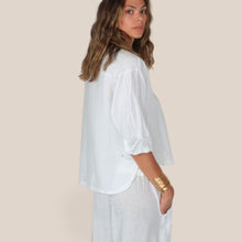 Carica l'immagine nel visualizzatore di Gallery, Tensione in camicia over con taschino fondo sfrangiato 100% lino Art S26CD54
