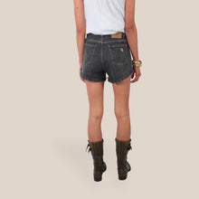 Carica l'immagine nel visualizzatore di Gallery, Haveone shorts applicazione strass fondo sfrangiato 100% cotone PGZ-Q241
