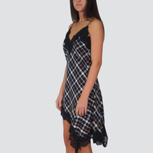 Carica l&#39;immagine nel visualizzatore di Gallery, Tensione in abito scozzese asimmetrico con pizzo 100% cotone Art W25A720
