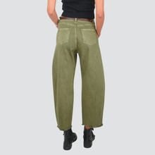 Carica l&#39;immagine nel visualizzatore di Gallery, Tensione in pantalone balloon con cintura fondo sfrangiato 100% cotone Art W25P371
